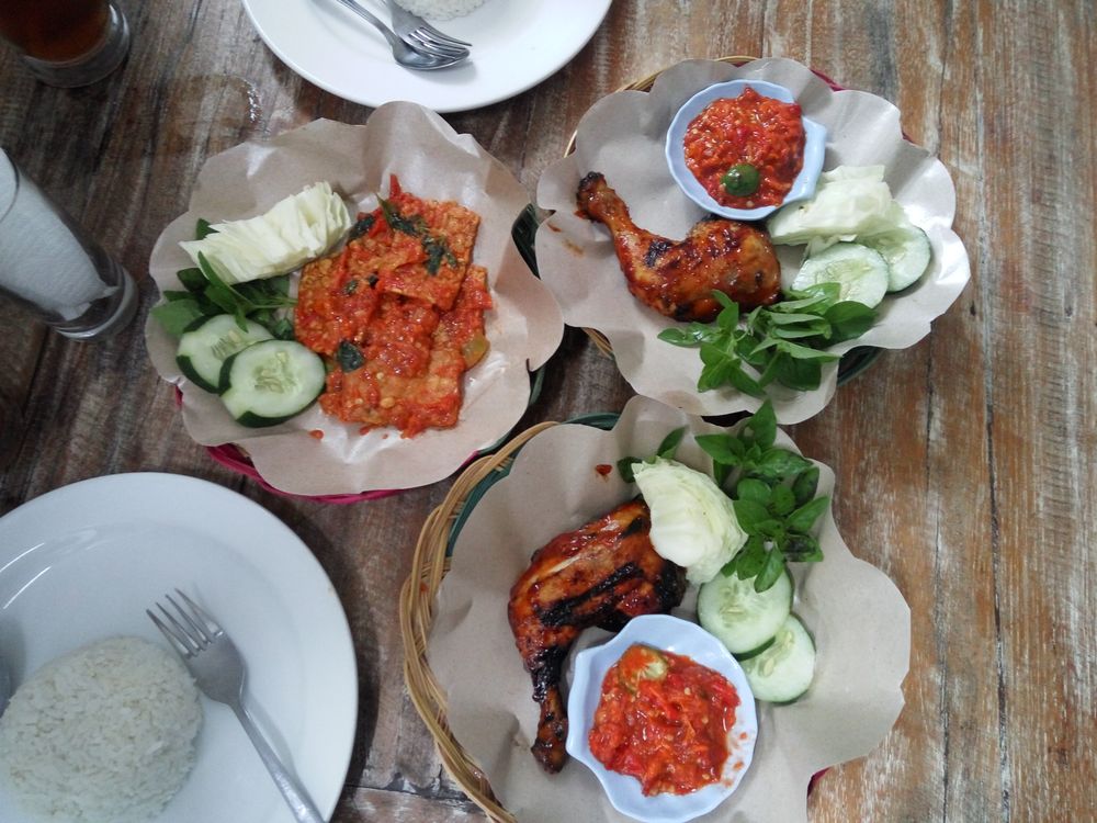 Ayam Bakar Madu - pečené kuře v chilli a medu s chilli sambalem